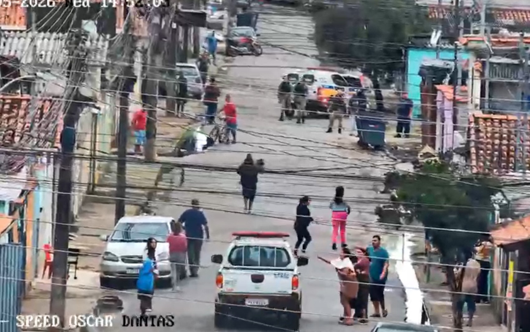 VÍDEO: Criança desacordada após convulsão é salva pela PM com mobilização de moradores em MG