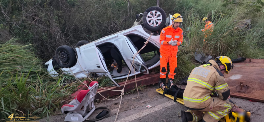 Colisão entre carro e caminhão deixa feridos na MGC-369 em Alfenas