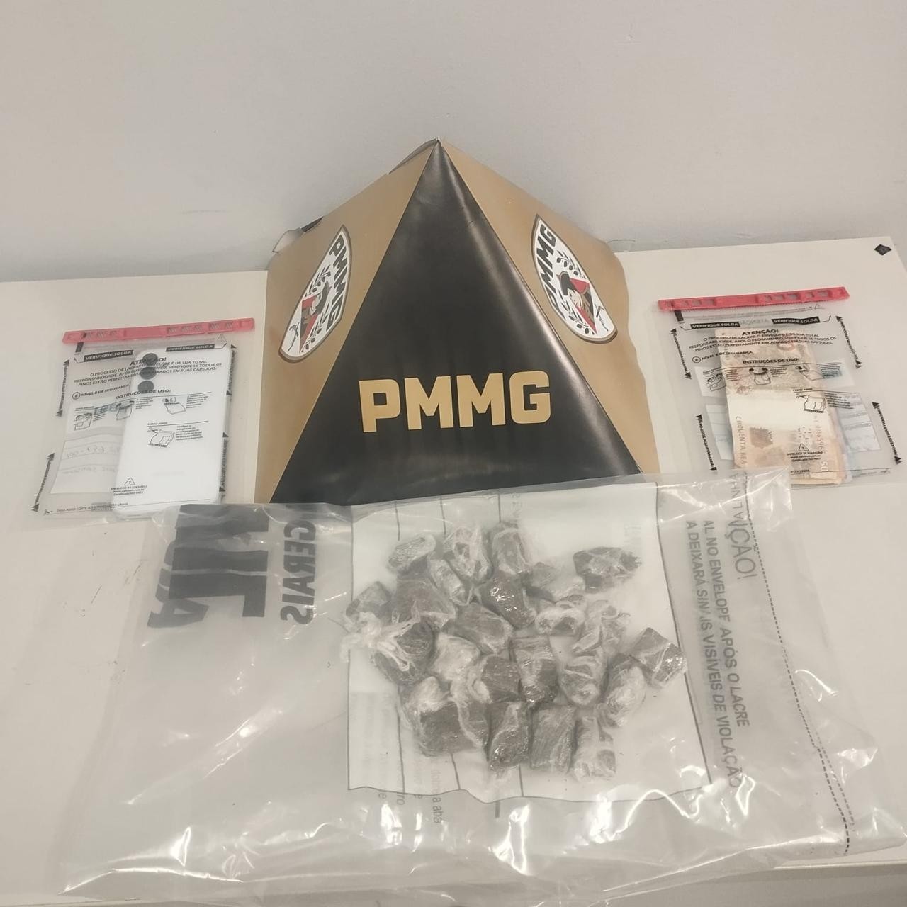Rapaz é detido após PM encontrar maconha embaixo de tijolo em Governador Valadares