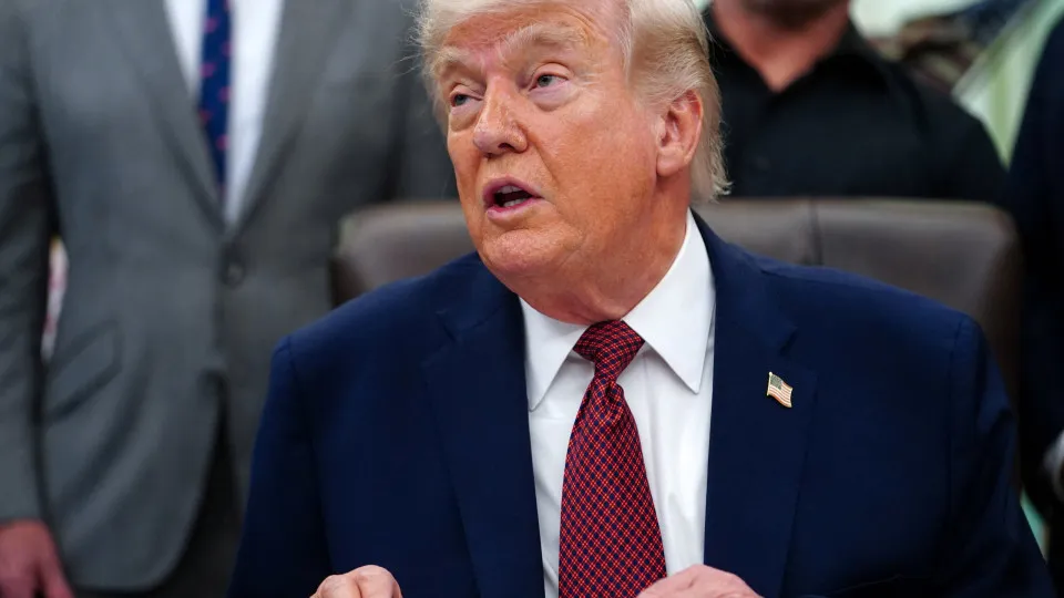 Trump: EUA ajudaram mais de 100 milhões de barris de petróleo a passarem por Ormuz em maio