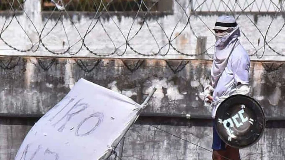 Comissão quer ouvir governo sobre tarifas dos EUA e classificação do PCC e CV como terroristas