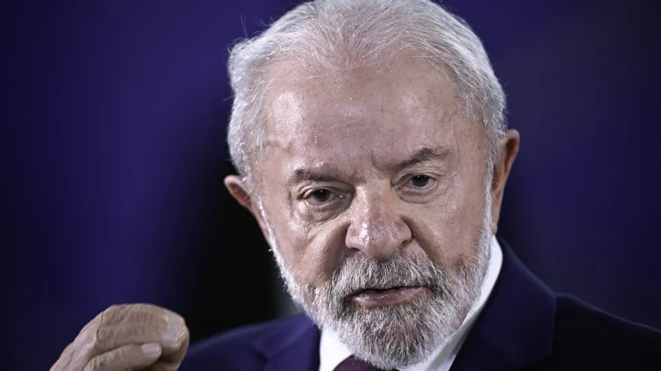 Lula diz que lançará programa contra roubo de celular e quer devolução de aparelhos nos Correios