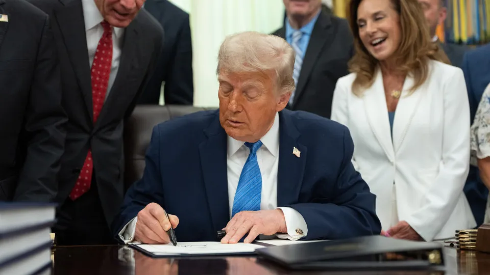 Presidente americano ameaça atacar novamente "com força" regime iraniano