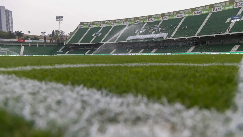 Sócio do Palmeiras presta depoimento e volta a negar acusações de estupro