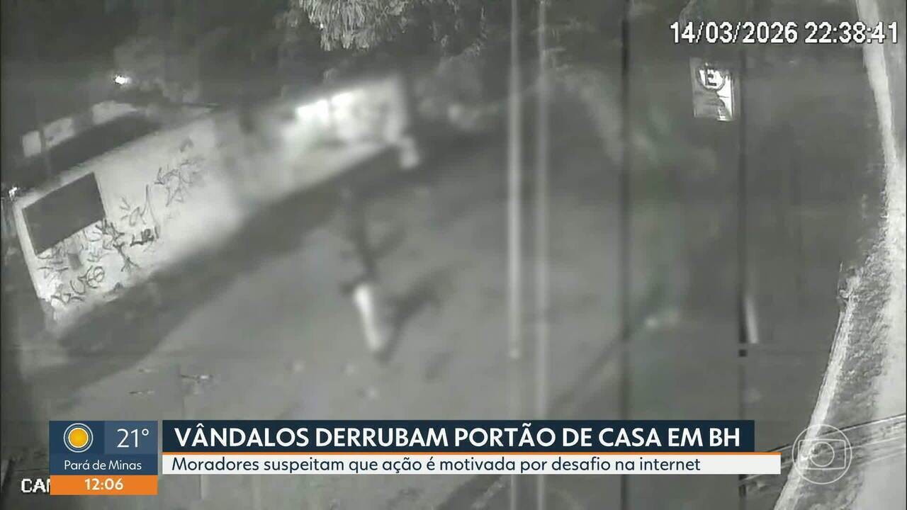 Câmeras flagram grupo chutando e derrubando portões de casas em BH