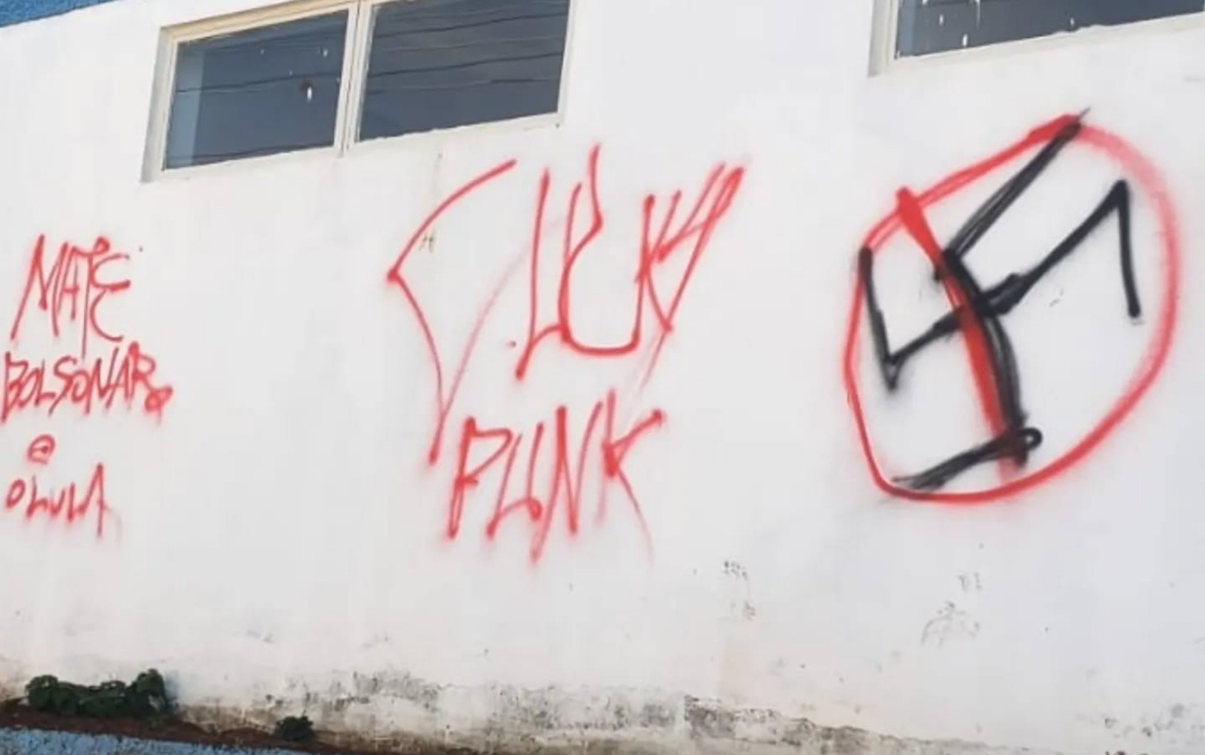 VÍDEO: Homem é investigado por suspeita de apologia ao nazismo após pichar imóveis em MG