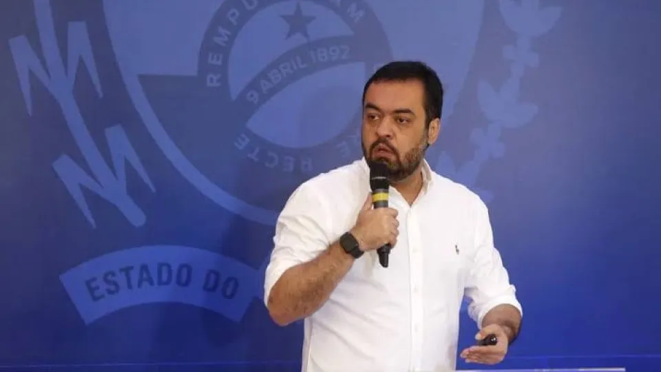 Nome de Cláudio Castro e de deputados aparecem em lista de bicheiro preso no Rio
