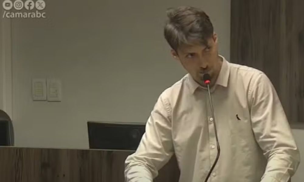 Jair Renan Bolsonaro anuncia pré-candidatura a deputado federal por SC