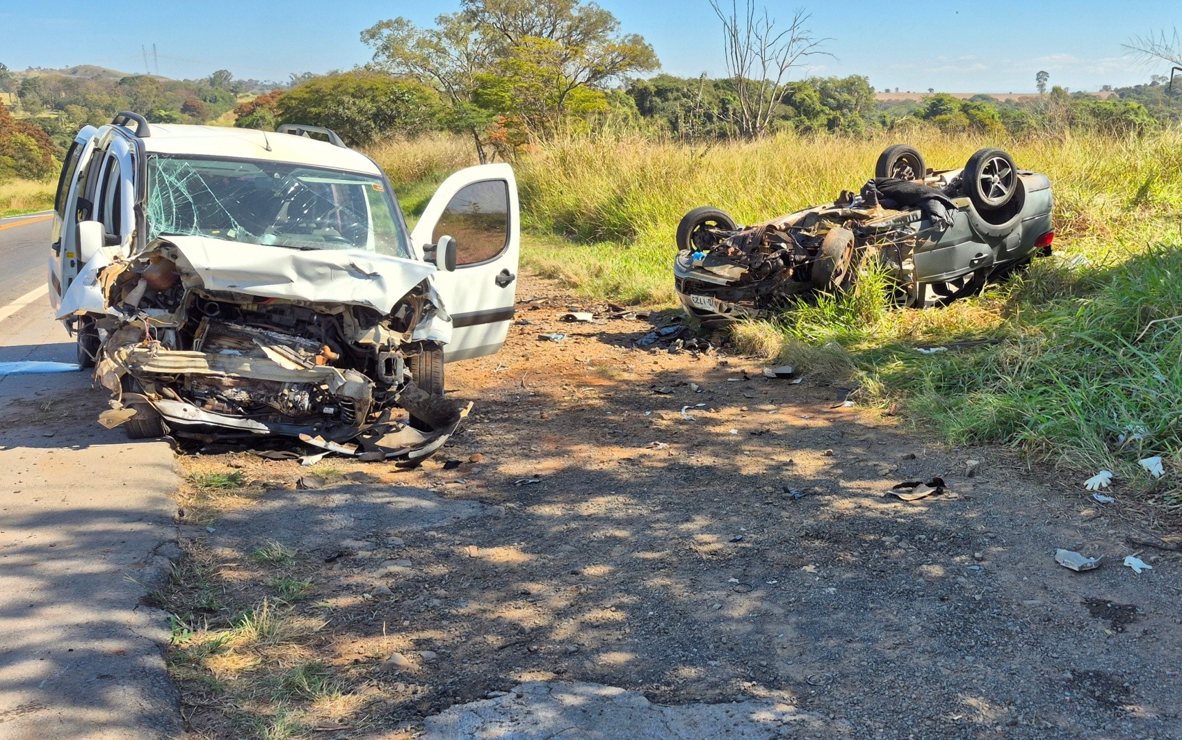 Acidente entre dois veículos na MG-050 deixa 11 pessoas feridas; carro era dirigido por menor