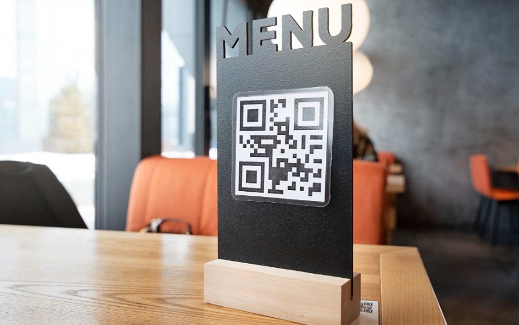 Bares e restaurantes de Poços de Caldas passam a oferecer cardápios digitais para deficientes visuais