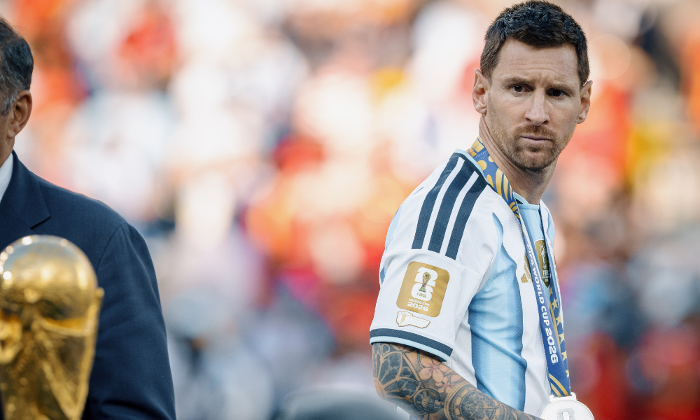 Messi chega à Argentina após Copa; veja programação do craque