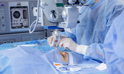 Blefaroplastia deixa paciente com cicatrizes e sequelas nos olhos