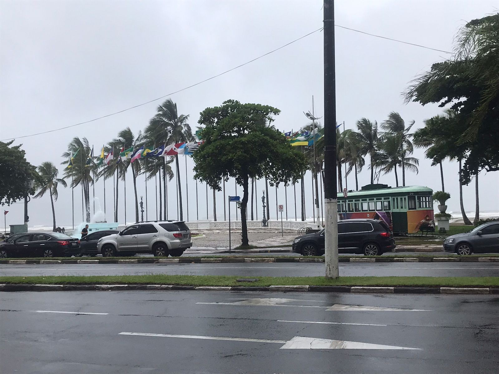 Inmet emite avisos de vendaval para 11 estados; ventos podem chegar a 100 km/h
