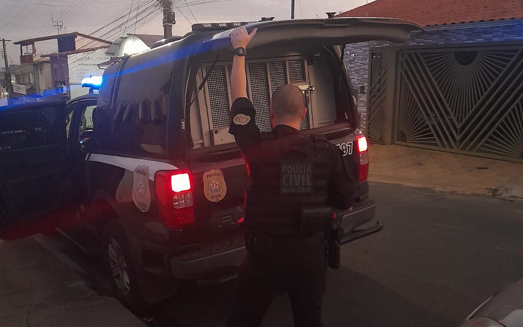 Polícias Civil e Militar fazem operação contra furtos de caminhonetes em Alfenas