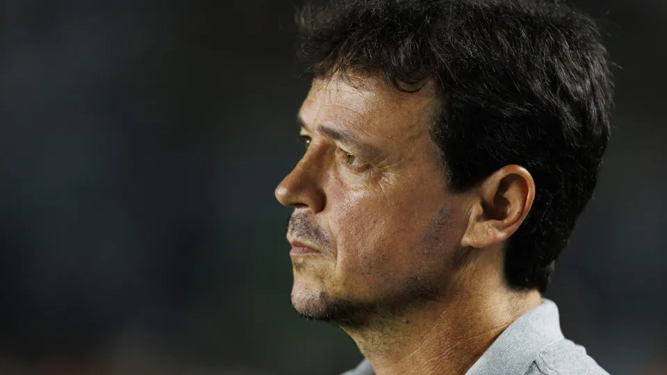 Diniz se diz ansioso para contar com Memphis no Corinthians: 'Vai dar peso para o time'