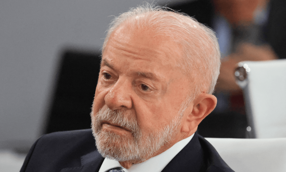 Plano de governo de Lula defende reforma política e retomada da distribuição de combustíveis pela Petrobras