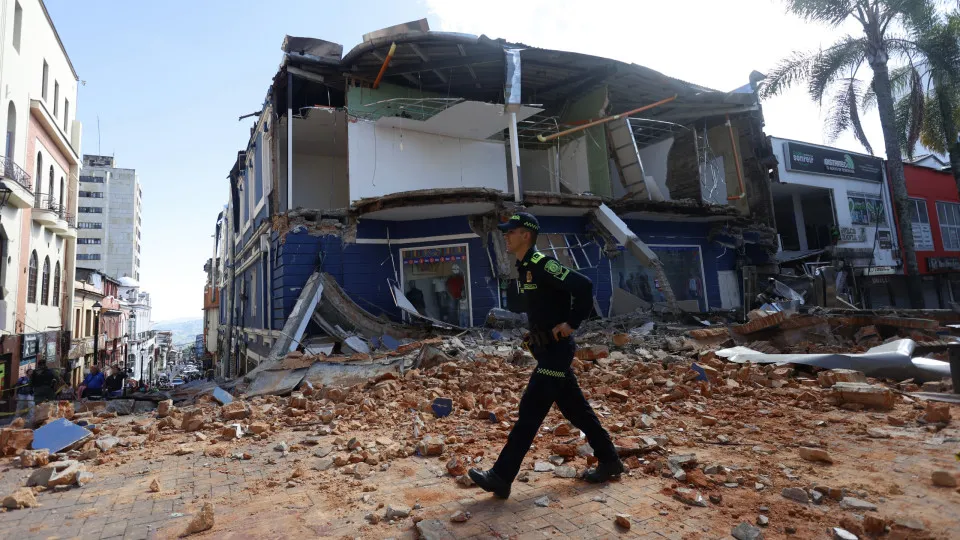 Terremoto na Colômbia faz 52 mortos; há pessoas nos escombros
