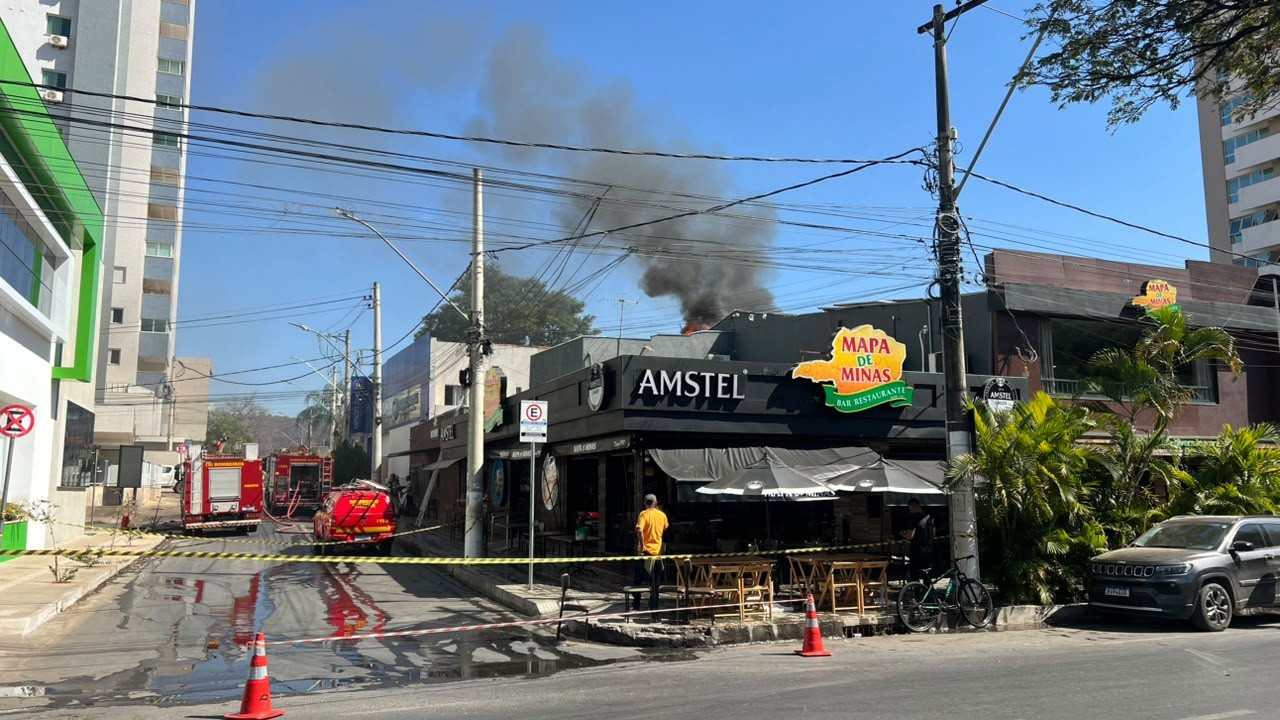 VÍDEO: Incêndio atinge restaurante na área central de Montes Claros