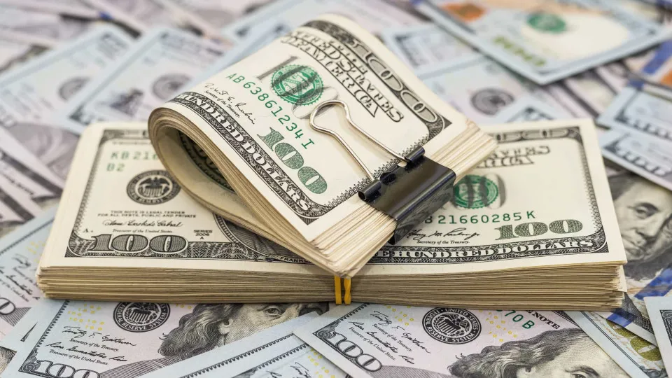 Dólar abre em alta ante o real, mas perde força após PPI dos EUA vir abaixo do esperado