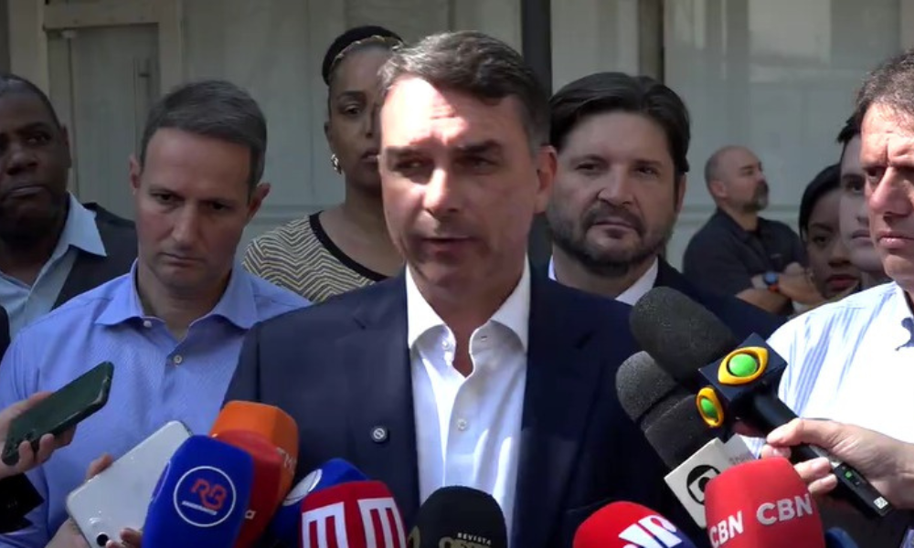 Plano de governo de Flávio prevê mudanças no STF e quarentena para ministros