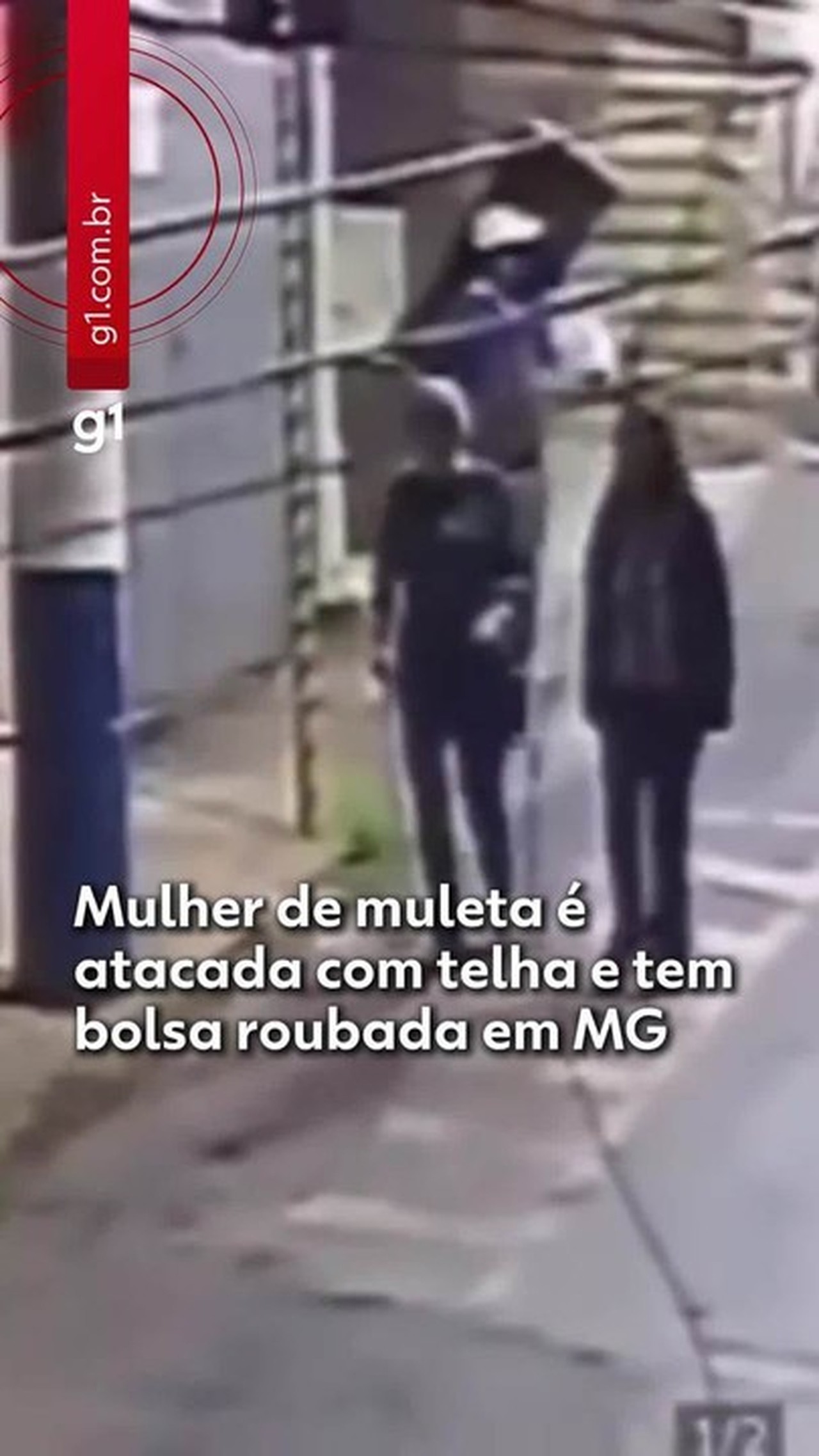 VÍDEO: Mulher de muleta é atacada com telha e tem bolsa roubada em Manhuaçu