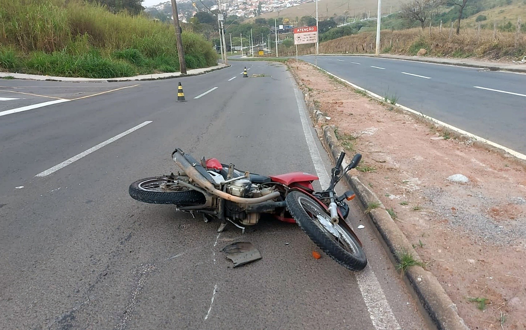 Motociclista de 53 anos morre após bater em carro em Varginha, MG