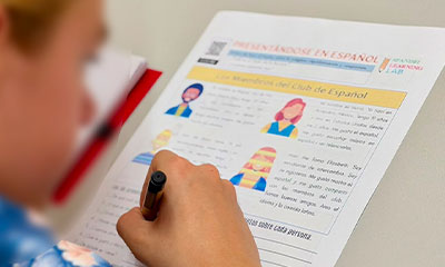 Aulas gratuitas de idiomas buscam transformar futuro de crianças