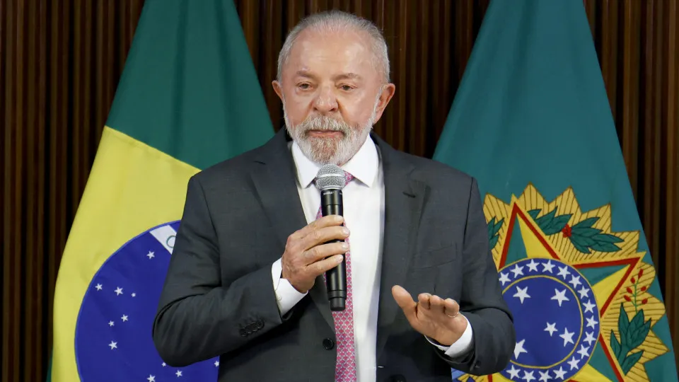 Lula diz que PF vaza caso Lulinha, fala em 'ilações' e afirma que ex-chefe de gabinete errou