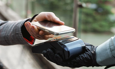 Banco é condenado a ressarcir cliente por compras feitas após furto de celular