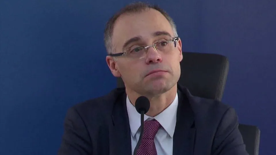Instituto do qual Mendonça se afastou recebeu R$ 11,5 milhões de órgãos públicos sem licitação