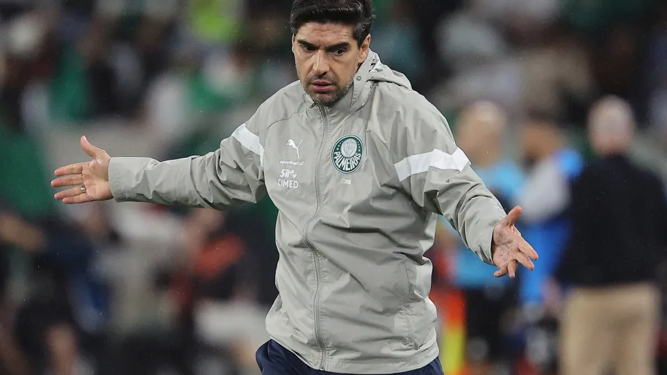 Palmeiras bate o São Paulo, recupera a liderança do Brasileiro e agora torce pelo Corinthians