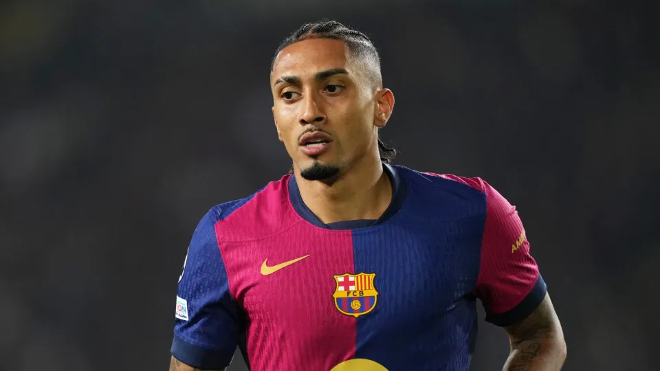 Raphinha retoma boa fase no Barcelona antes de voltar à seleção