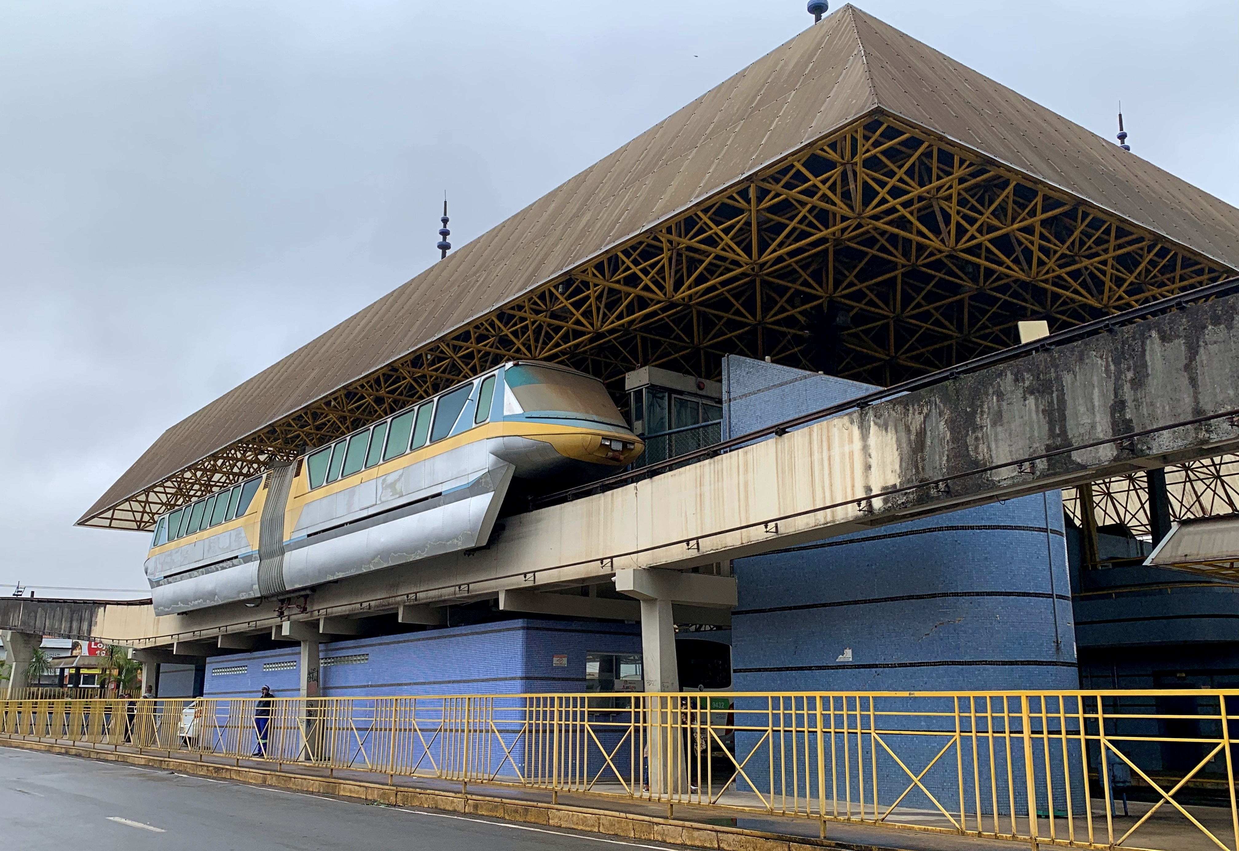 Prefeitura anuncia demolição do trecho central do monotrilho de Poços de Caldas até o fim de 2028