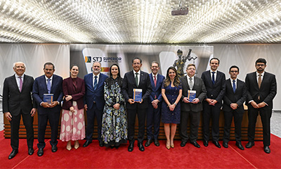 Magistrada participa de lançamento de livro no STJ