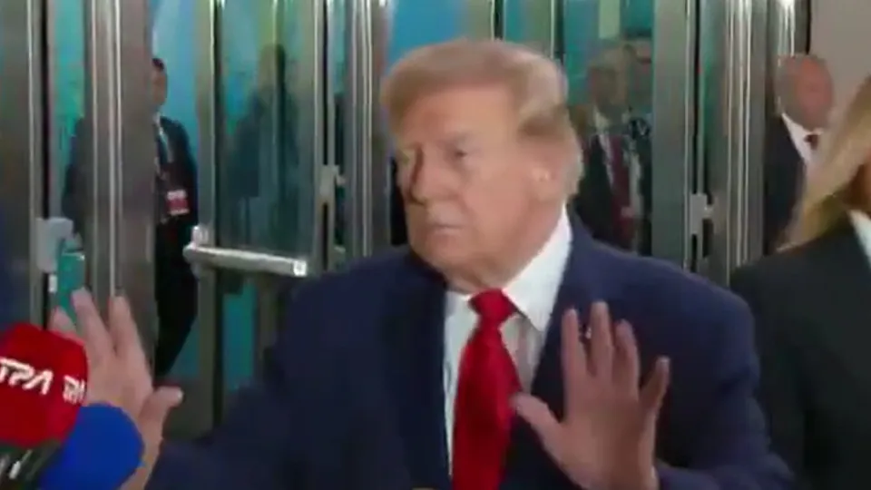 Donald Trump repreende repórter da CNN: "Não deveria estar aqui"