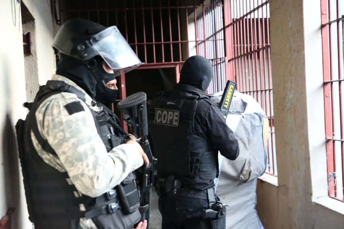 Seis são condenados por esquema que facilitava entrada de drogas e celulares em presídios da Zona da Mata