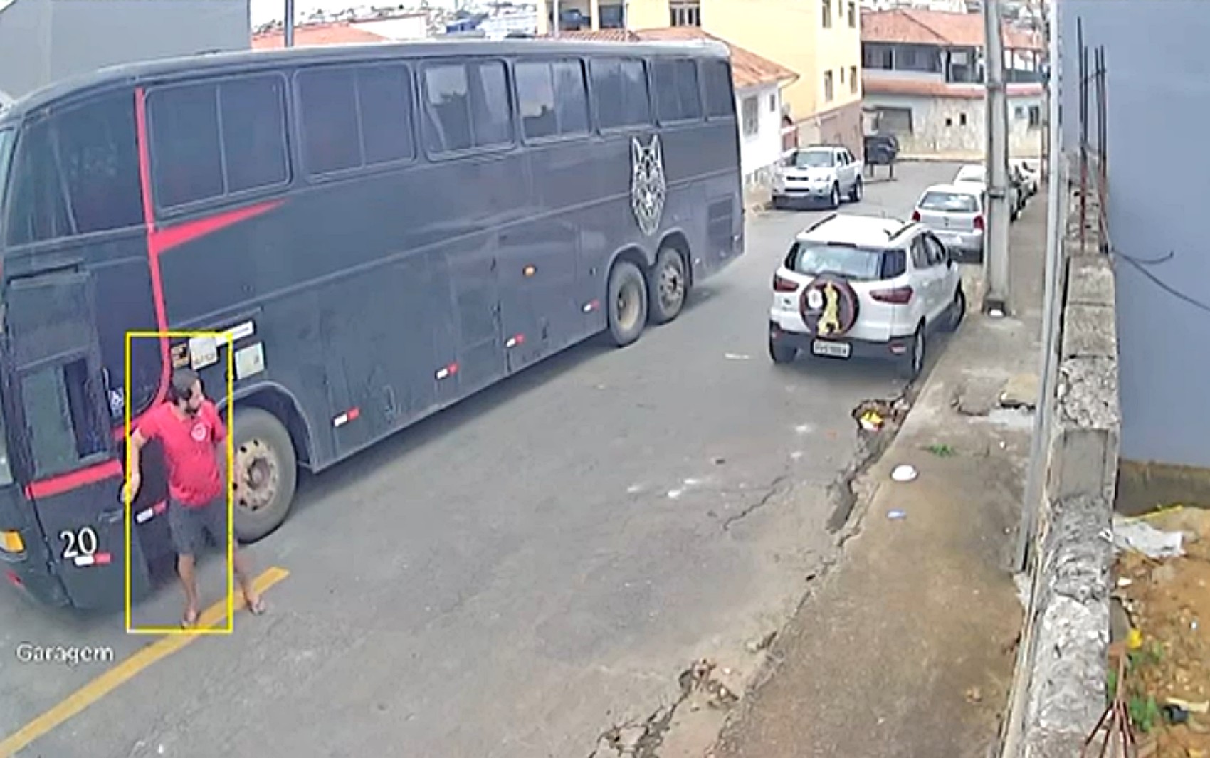 Imagens mostram possível problema em ônibus que levou romeiros antes de acidente em SP