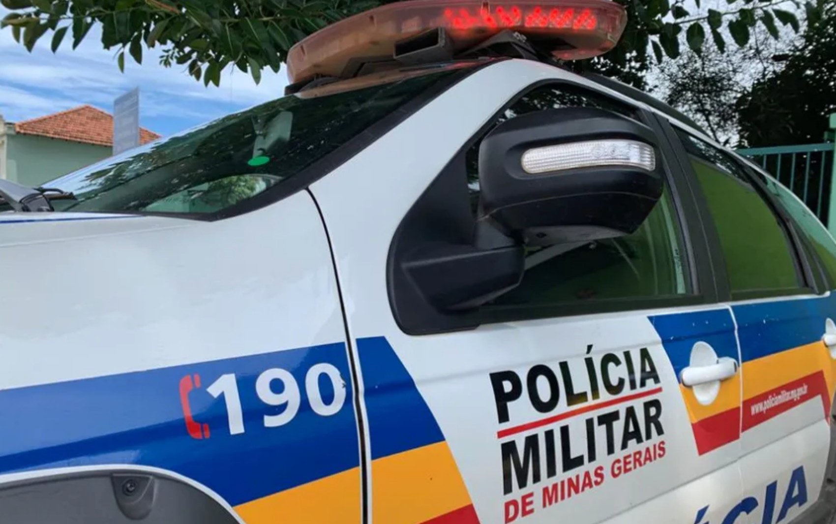 Homem é preso com iPhones e medicamento para emagrecer trazidos do Paraguai na BR-050, em Uberaba
