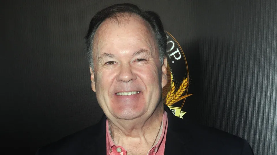 Morre Dennis Haskins, o diretor de 'Uma Galera do Barulho', aos 75 anos