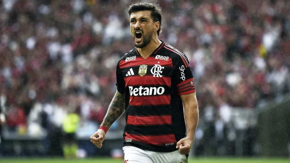 Arrascaeta fratura punho pelo Uruguai e preocupa Flamengo na Libertadores