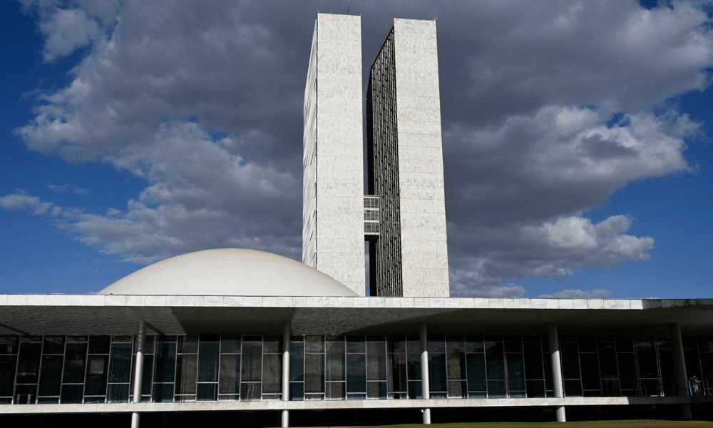 Entenda a posição de Eduardo Campos no espectro político e sua trajetória partidária
