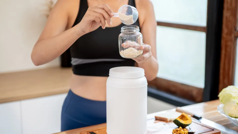 Tomar whey protein todos os dias faz mal? Especialistas explicam