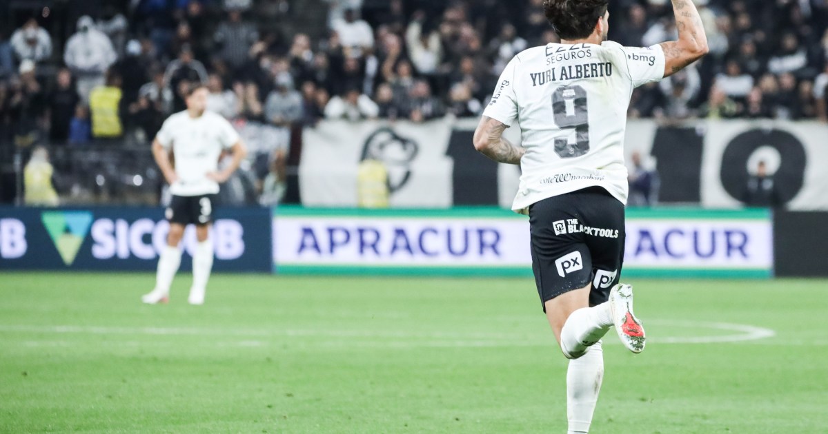 Corinthians sai atrás, mas empata com o Vitória pelo Brasileirão