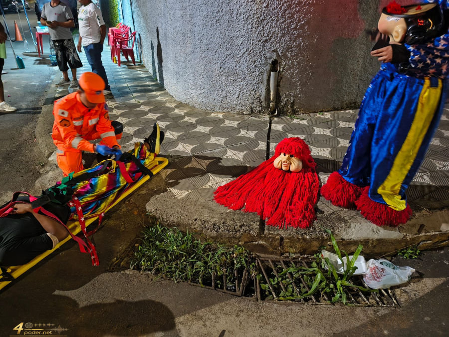 Artista da Carreta Furacão é socorrido pelos Bombeiros após queda em Alfenas