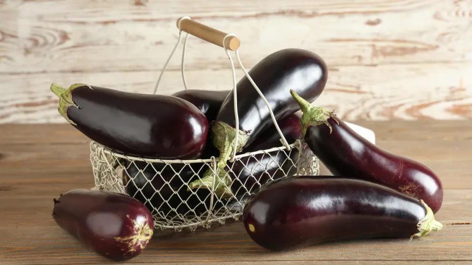 7 frutas e vegetais que deve comer com casca, segundo nutricionistas