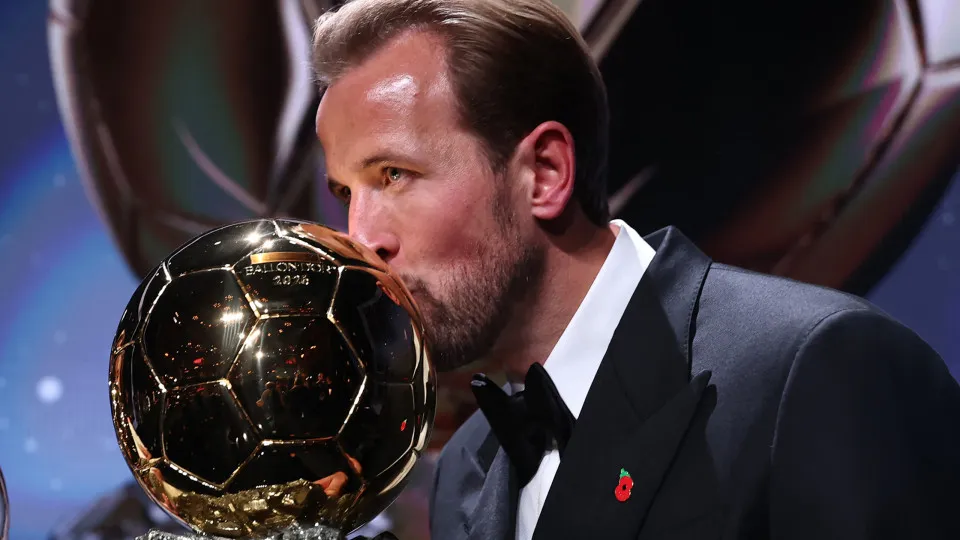 O sonho de uma vida! As imagens da entrega da Bola de Ouro a Harry Kane