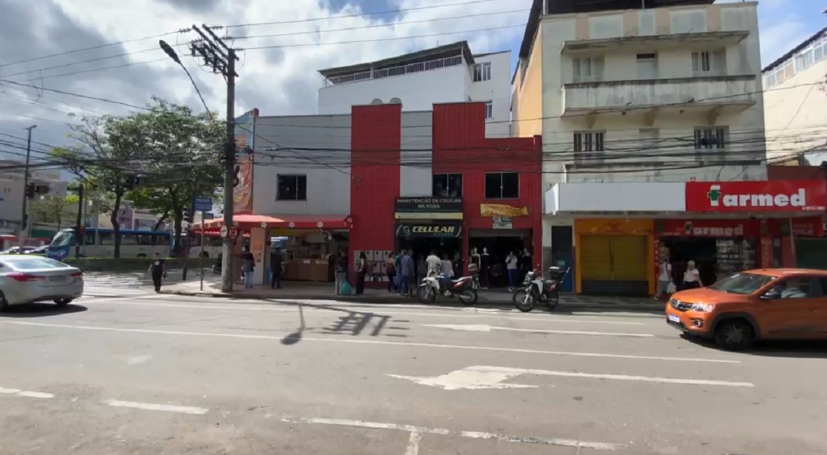 Cliente é presa suspeita de injúria racial contra funcionária de lanchonete em Juiz de Fora