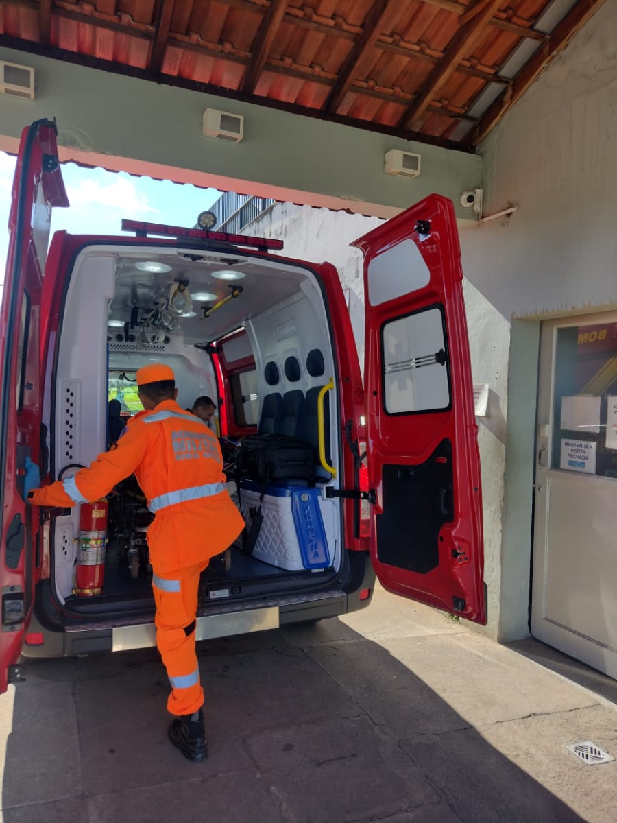 Motociclista sofre queda durante trilha e é resgatado pelos Bombeiros em Andradas