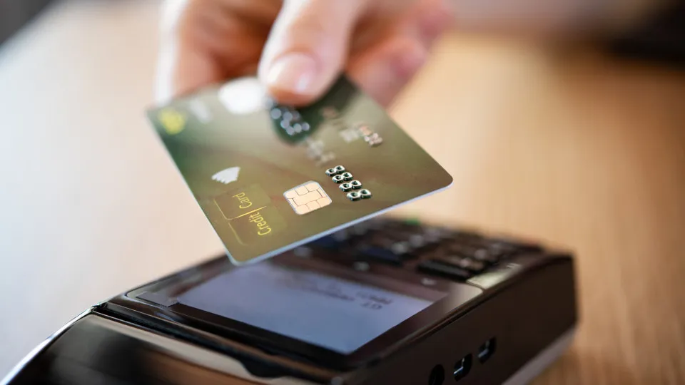Visa: Pagamentos por aproximação já chegam a 67% das transações com cartões no Brasil