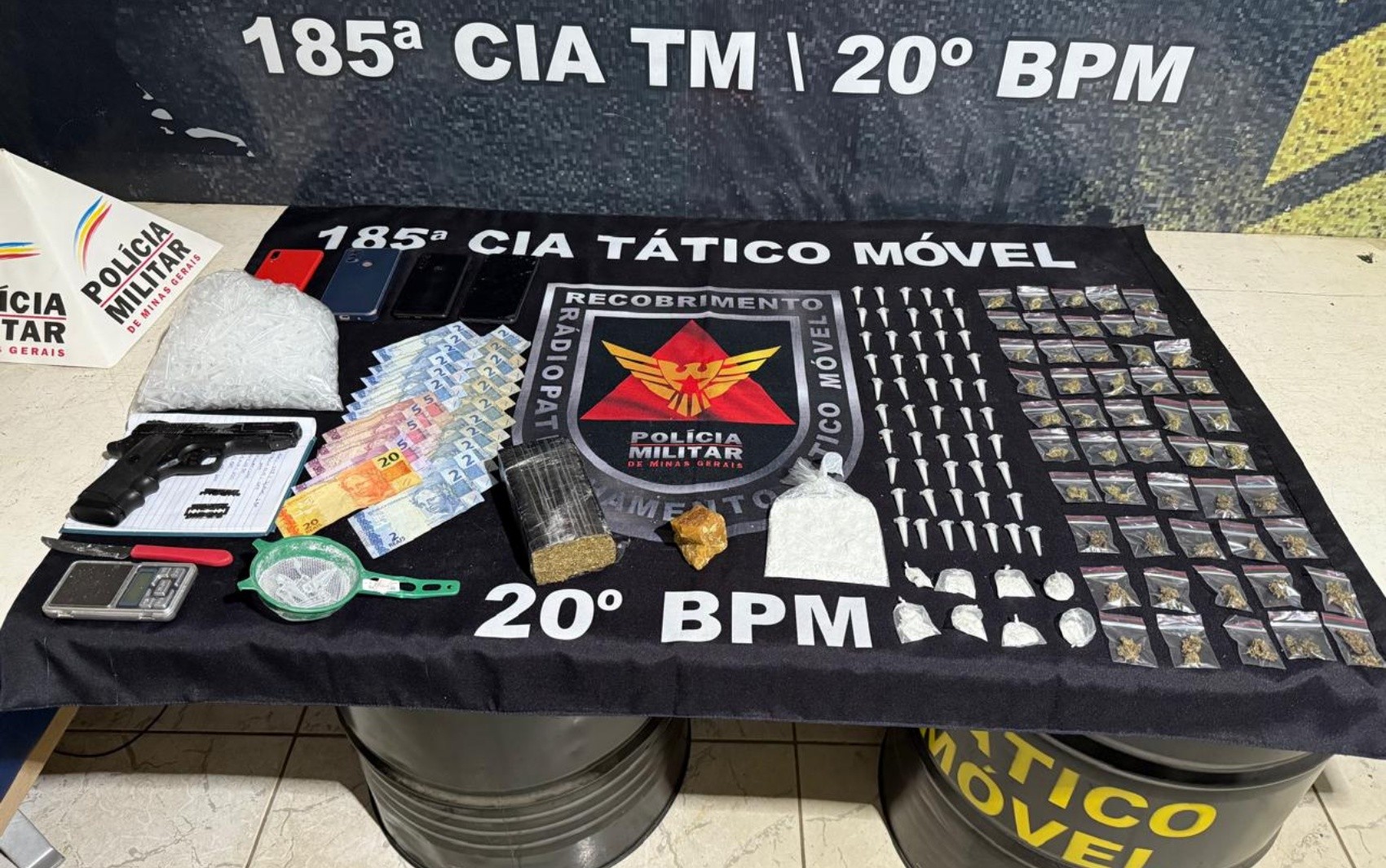 Trio é preso por envolvimento com o tráfico de drogas no bairro São Cristóvão, em Pouso Alegre, MG